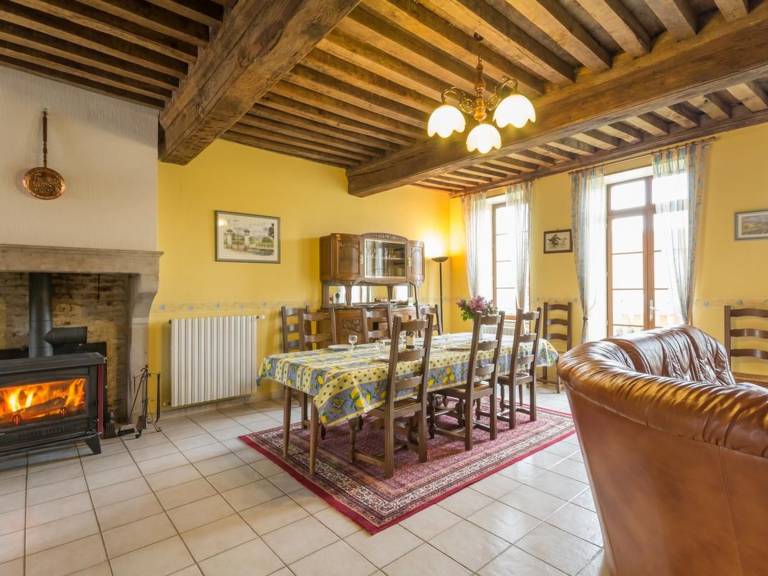 Charming old house with pets allowed, large courtyard and secure parking — photo 3