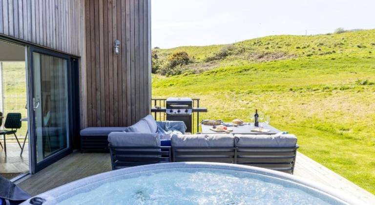 House with hot tub & pool | Pets are welcome — photo 4
