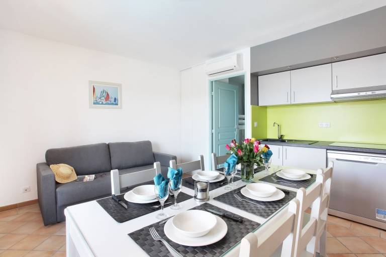 Family-friendly condo with pool | Pets allowed — photo 2