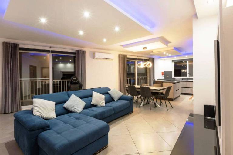 Luxury Apartment in Gzira close to Sliema 3 BR Apartment Sleep 8 — photo 2