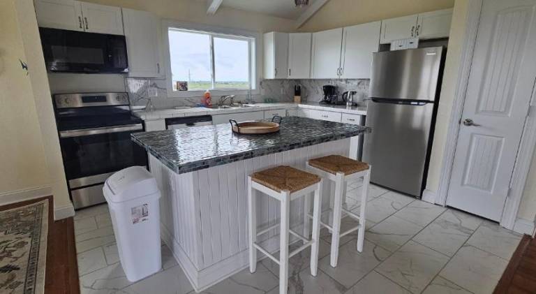 Vacation home with hot tub & pool — photo 4