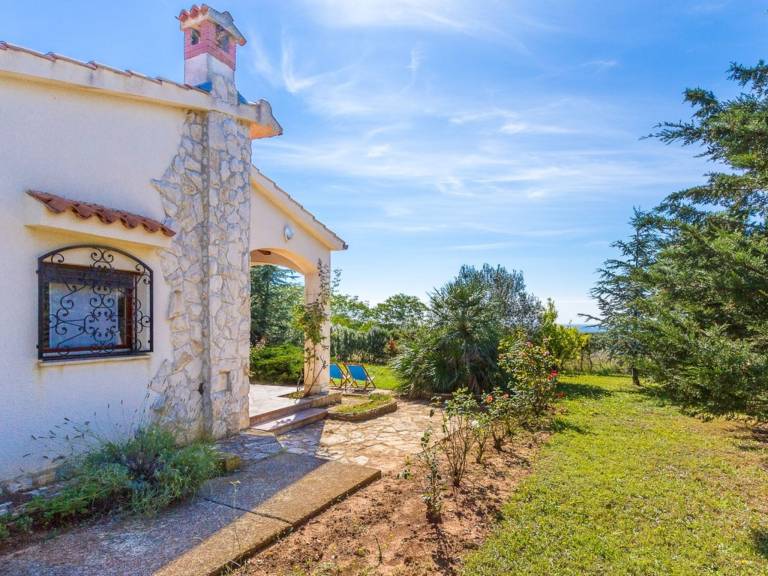 House with patio & BBQ | Dogs allowed — photo 4