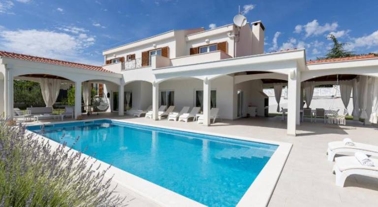 Spacious villa with pool | Pets are welcome in Brela