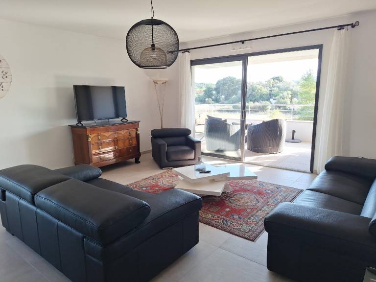 Fully equipped lovely holiday apartment with pool & patio | Pets are welcome — photo 2