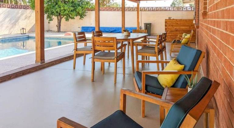 Vacation home with terrace, barbecue & yard — photo 4