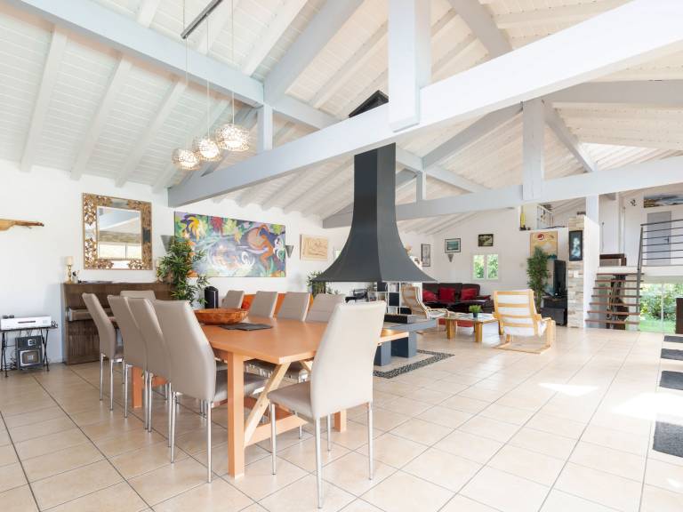 Vacation home with private pool, terrace & grill — photo 2