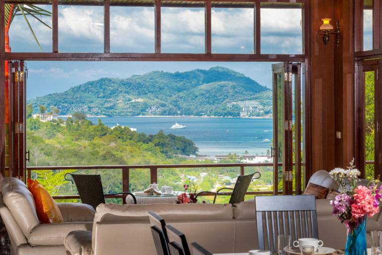 Children-friendly beautiful villa with private pool, hot tub & BBQ | Perfect for remote work | Pets allowed — photo 4