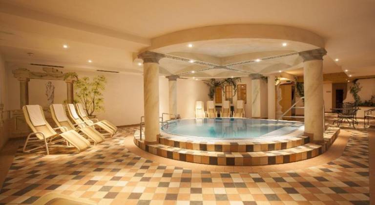 Serviced apartment with jacuzzi, garden & terrace | Next to the ski | Dogs allowed — photo 3