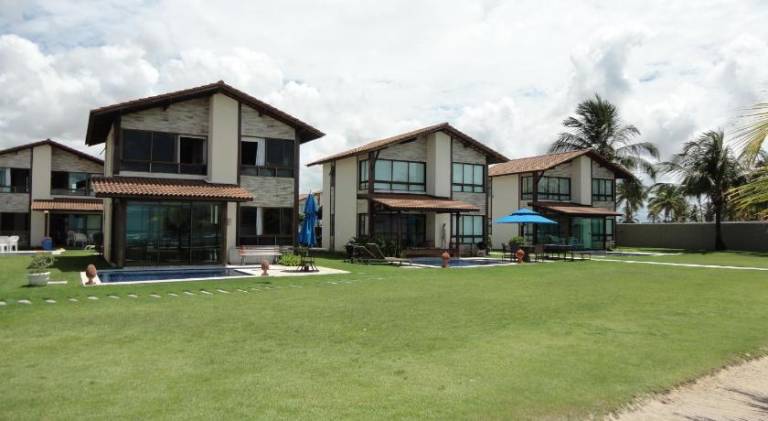 Vacation home with pool — photo 4