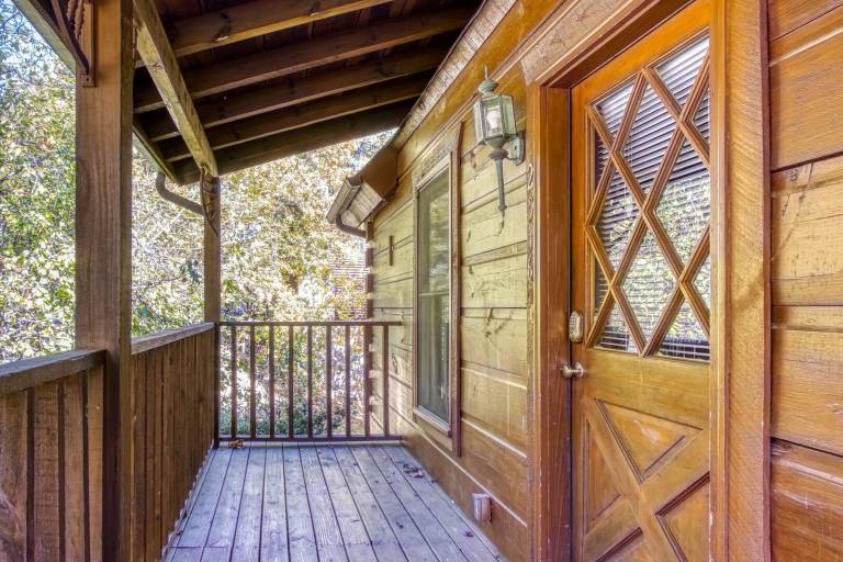 Cabin with terrace & private pool — photo 4