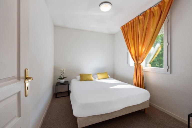 Pleasant serviced apartment with terrace & yard | Perfect for remote work | Pets are welcome in Dijon