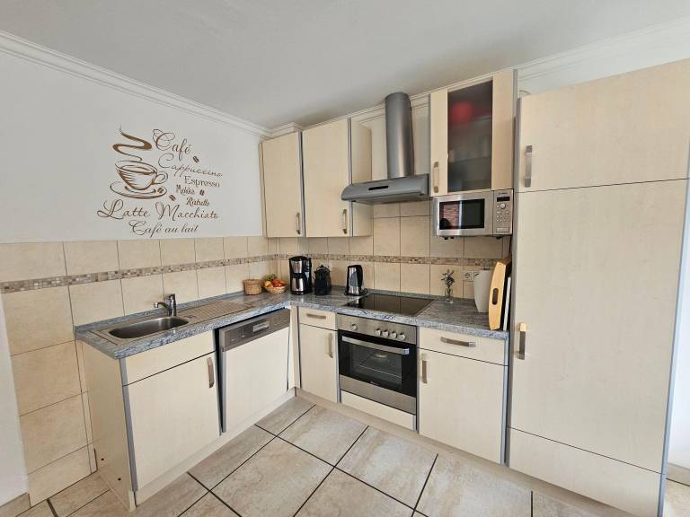 Rental apartment with patio — photo 4