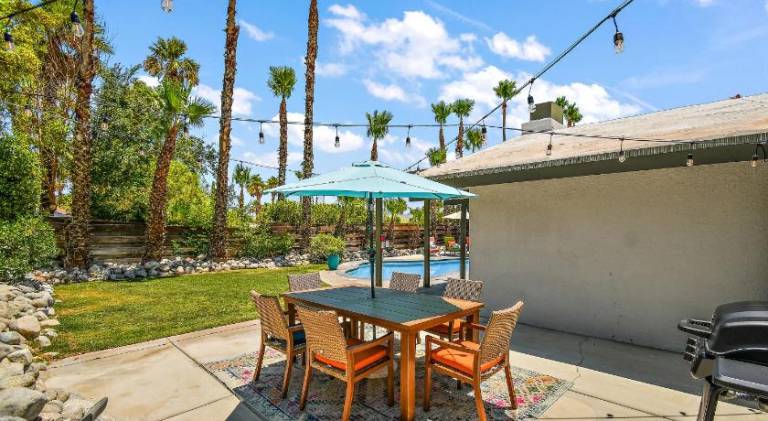 Vacation home with private pool, BBQ & garden — photo 3