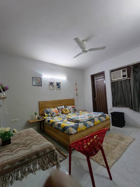 House with 3 rooms for 2 persons in Gurugram