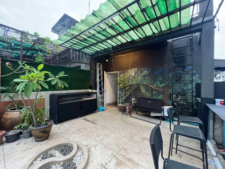 Comfy Crib Hostel