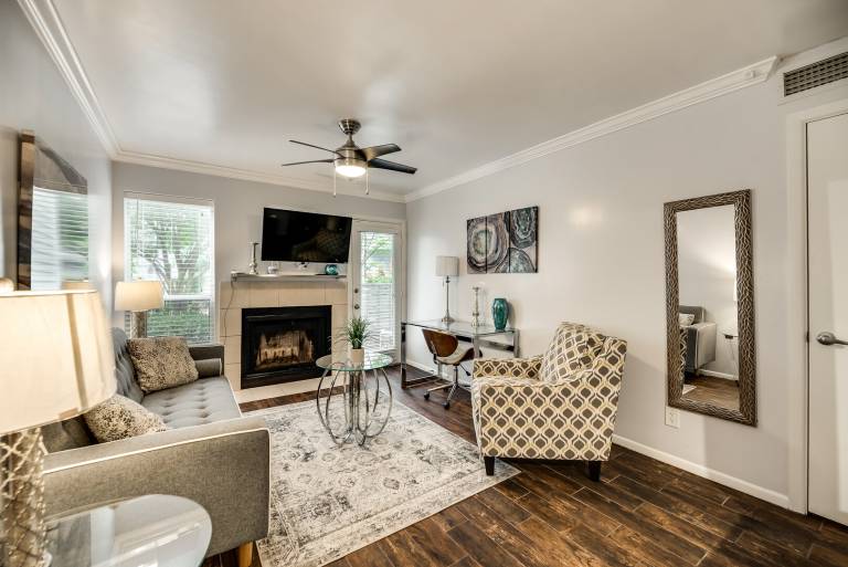 Apartment with pool in Irving, TX