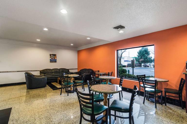 Motel 6 Libertyville, IL — photo 4
