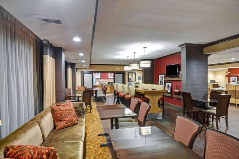 Hampton Inn Albany-Wolf Road (Airport) — photo 3