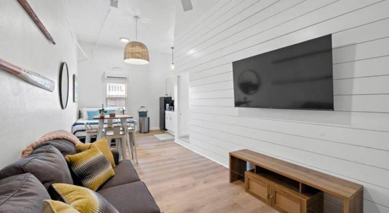 Modern Downtown Galveston Loft, Walk to The Strand — photo 4