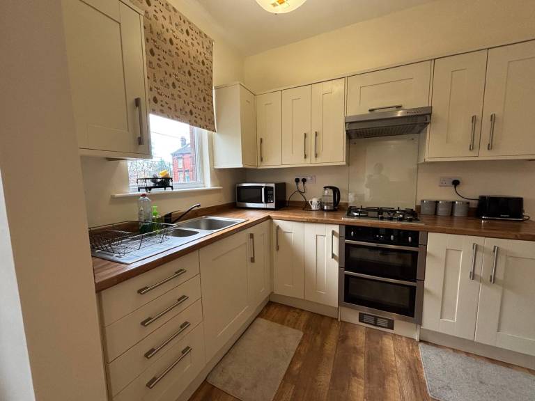 Bright and Cozy Stay in leeds — photo 3