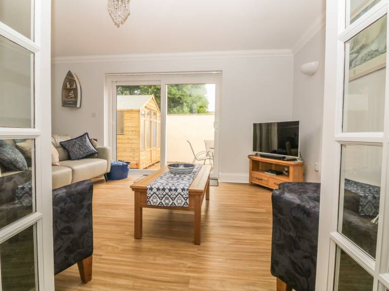 Family-oriented cottage with terrace, BBQ & yard | Beach view | Beach nearby | Pets allowed — photo 2