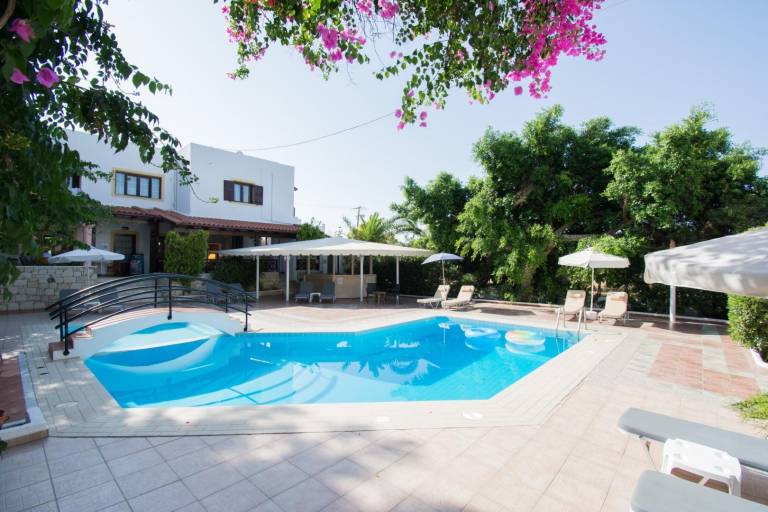 Wonderful serviced apartment with yard, pool & terrace | Pets allowed in Hersonissos