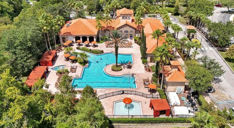 Apartment with pool & jacuzzi | Pets allowed — photo 3
