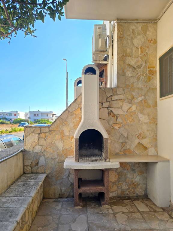 House with barbeque & garden | Garden view — photo 5