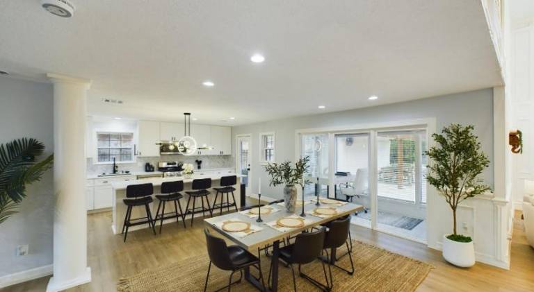 Fully equipped vacation home with jacuzzi, private pool & yard | Perfect for remote work | Pet-friendly — photo 4