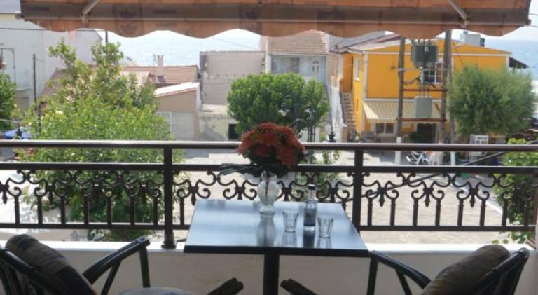 Apartment with terrace — photo 2