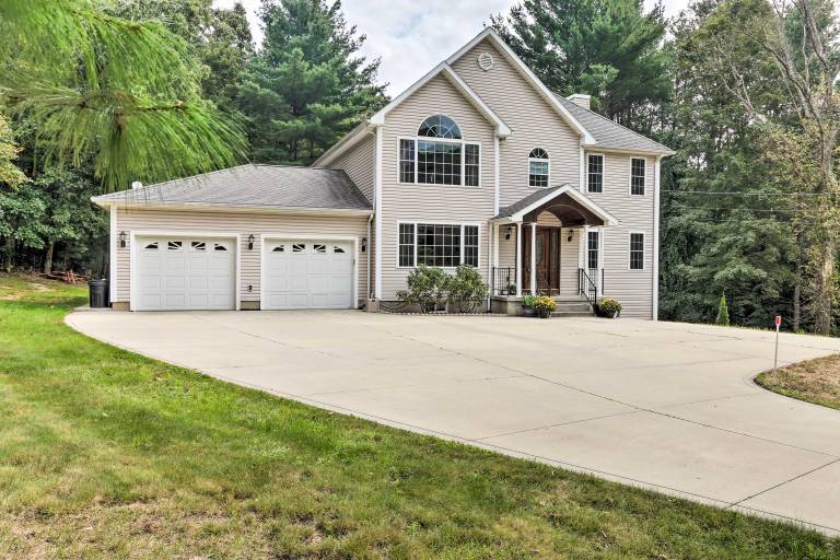 Granby Home w/ Deck < 1/2 Mi to Aldrich Lake! — photo 3