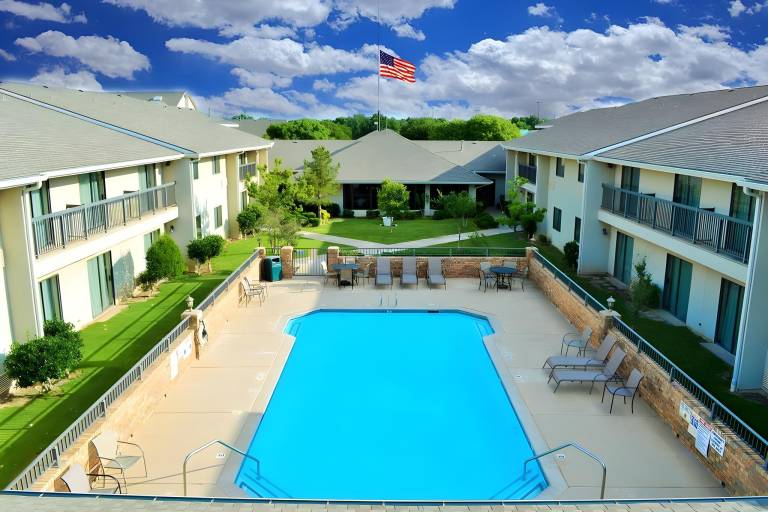 Ashmore Inn and Suites Lubbock — photo 2