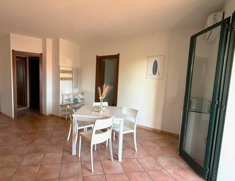 Rental apartment with patio — photo 4