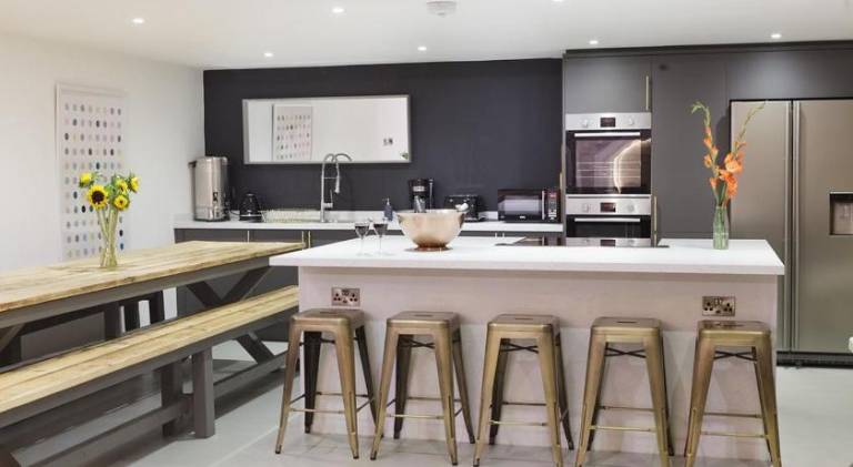 House with jacuzzi | Close to Brighton Palace Pier | Suitable for remote work — photo 4