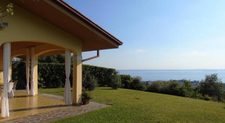 Holiday apartment with 4 rooms for 8 persons in Affi