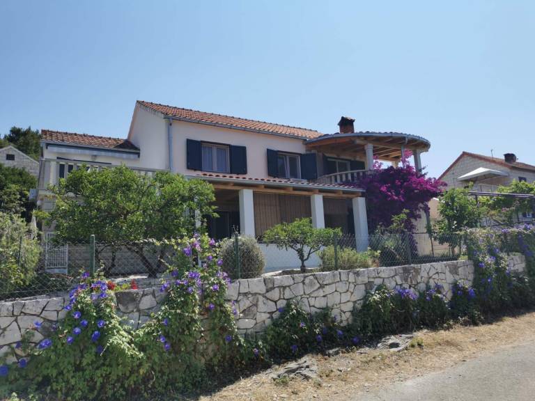 One bedroom apartment with terrace and sea view Splitska, Brač (A-2923-a) in Supetar