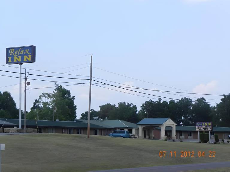 Relax Inn and Suites Kuttawa Eddyville in Kent, IL