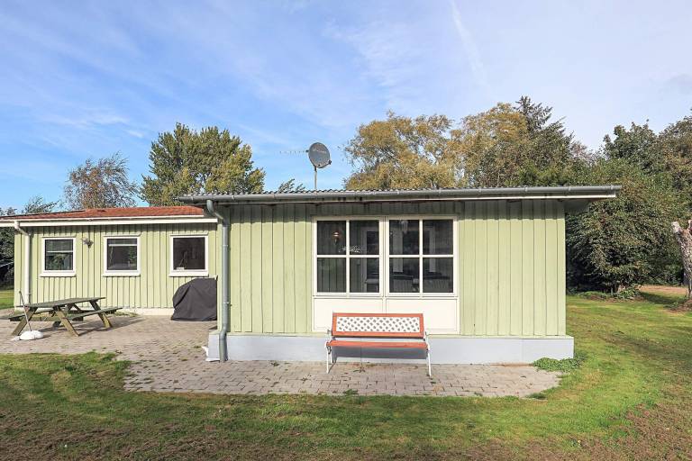 Vacation home with yard & terrace | Pets are welcome — photo 2