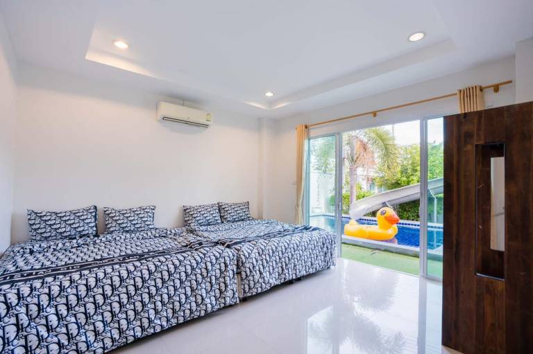 Family Pool Villa Huahin 4BR Pool Table & (SLIDER) — photo 2