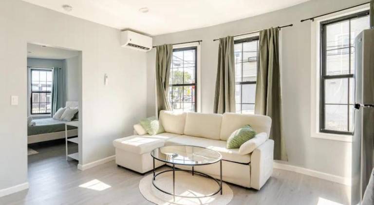 Holiday apartment | Perfect for remote work | Pets allowed in Bridgeport, CT