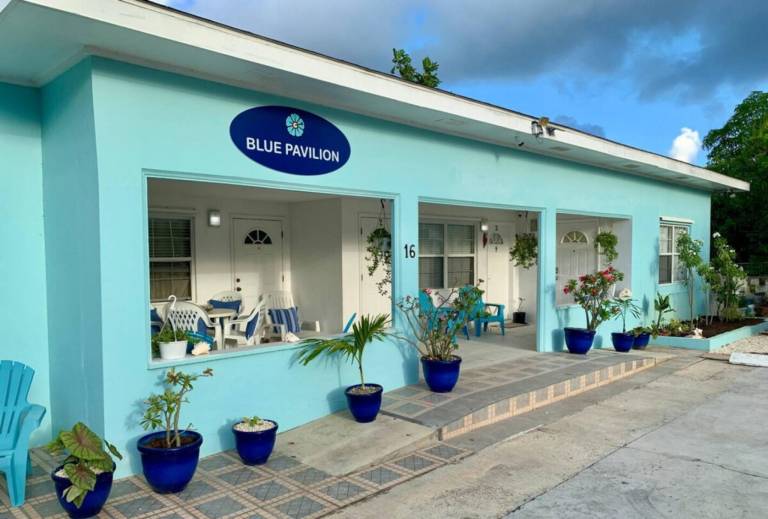 Holiday apartment with yard in Seven Mile Beach