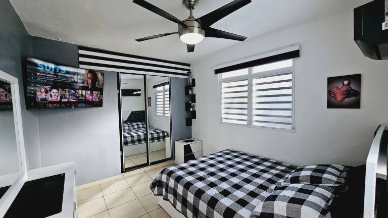 Cozy and Modern Apartment Black & White with Jacuzzi on Terrace — photo 4