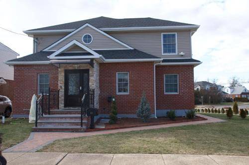 Villa  North New Hyde Park
