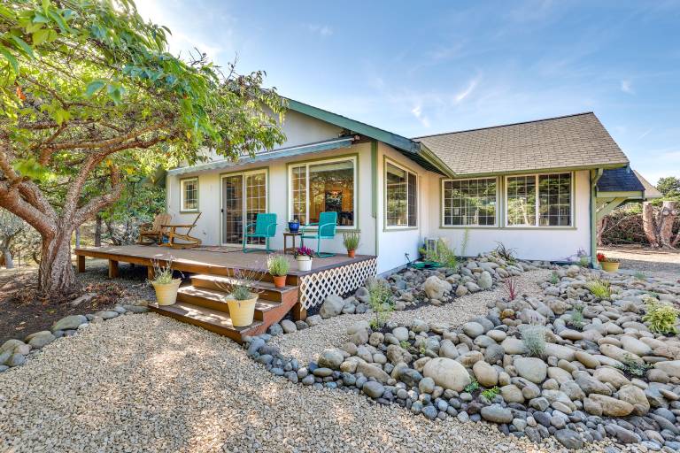 Relax amid lavender and natural beauty at a Sequim vacation home - HomeToGo