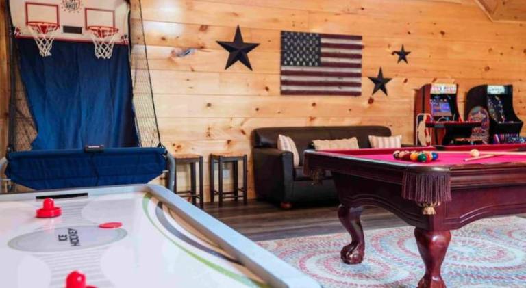 Chalet with jacuzzi & pool | Pet-friendly — photo 5