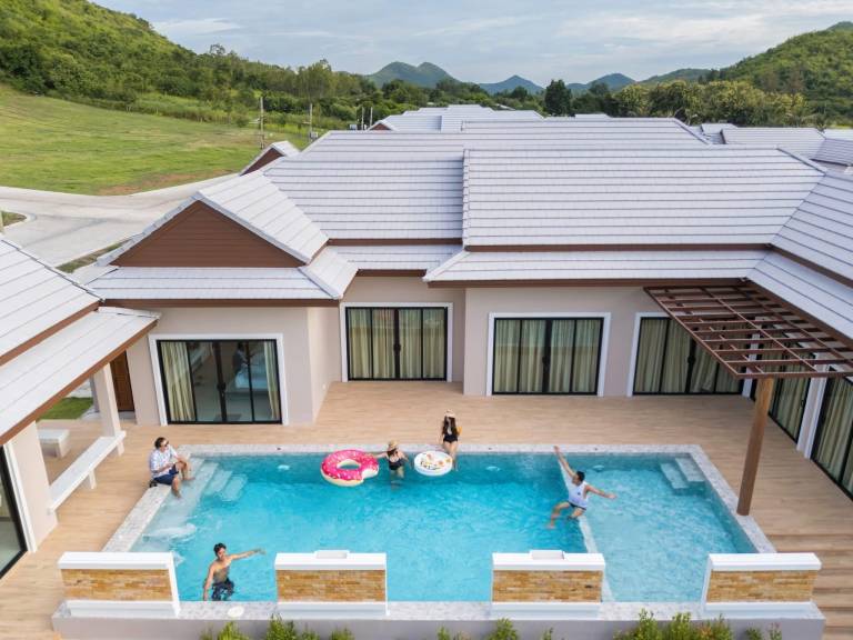 Villa with yard, pool & grill | Perfect for remote work — photo 2