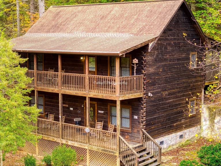 Family-friendly charming cabin with private pool | Pets allowed in Pigeon Forge, TN