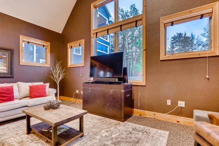 Ridge Street Cottage: Pet-Friendly, Hot Tub, Steps from Main St, Downtown — photo 3
