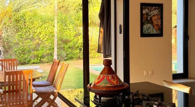 Villa with pool — photo 4