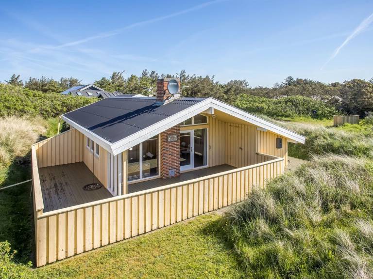 Family-friendly vacation home with terrace | Beach nearby | Pet-friendly — photo 5